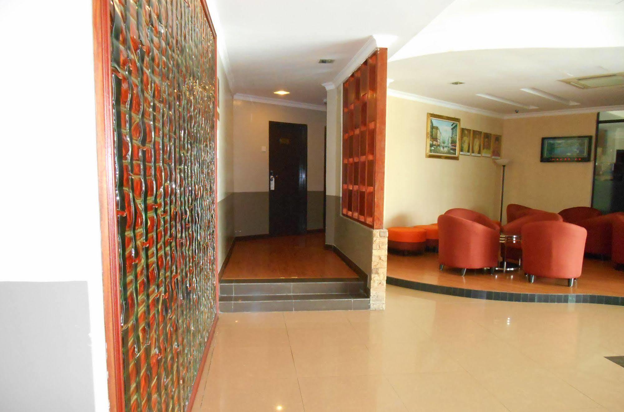 Sai Villa Hotel Near Klia & Klia2 Nilai Eksteriør billede